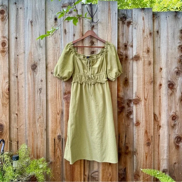 green emerald velvet dress Light Green Tulle A-Line Midi Appliques Homecoming Dress main image 1